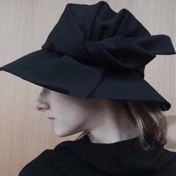 Big ribbon hat